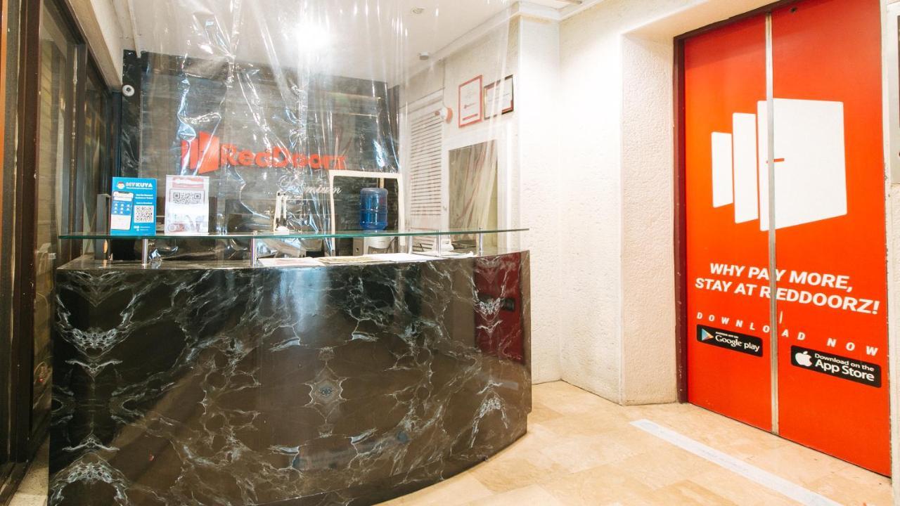 Reddoorz Premium Near Greenbelt Makati - Vaccinated Staff Makati City Exterior foto