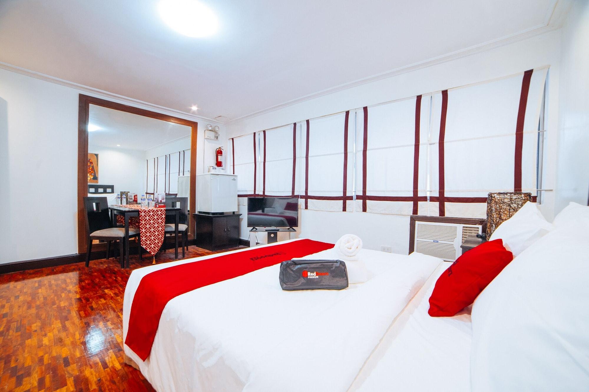 Reddoorz Premium Near Greenbelt Makati - Vaccinated Staff Makati City Exterior foto