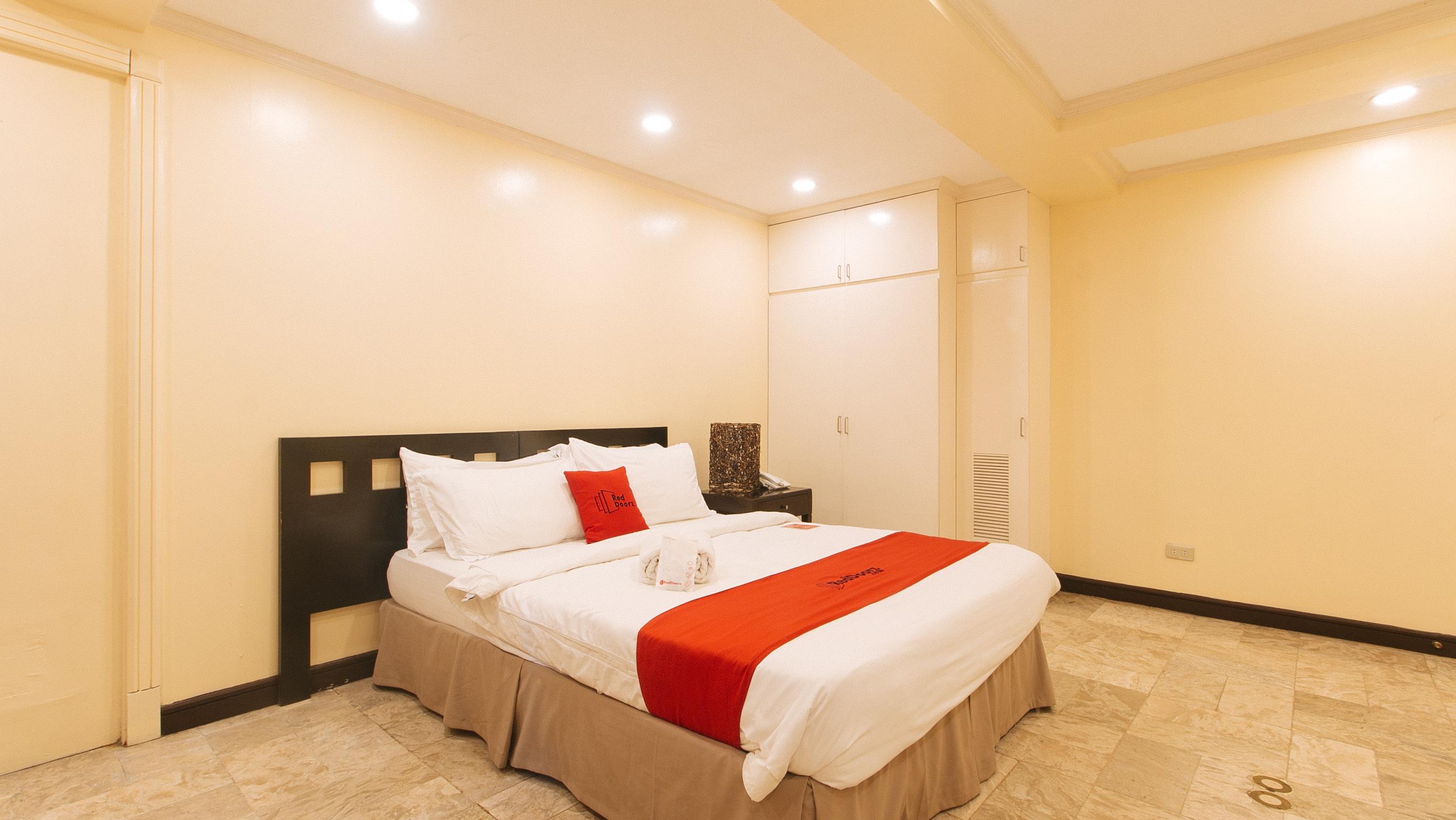 Reddoorz Premium Near Greenbelt Makati - Vaccinated Staff Makati City Exterior foto