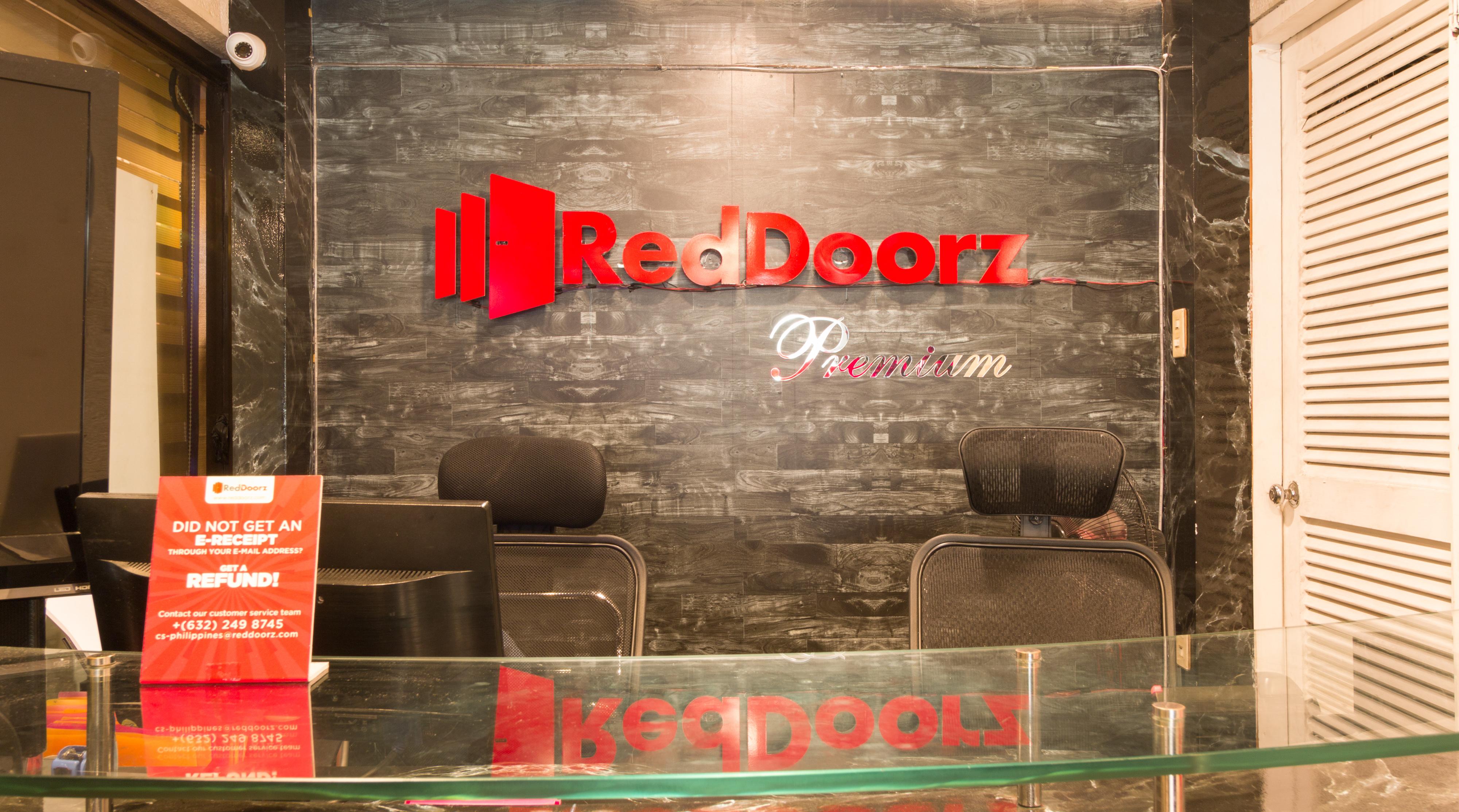 Reddoorz Premium Near Greenbelt Makati - Vaccinated Staff Makati City Exterior foto